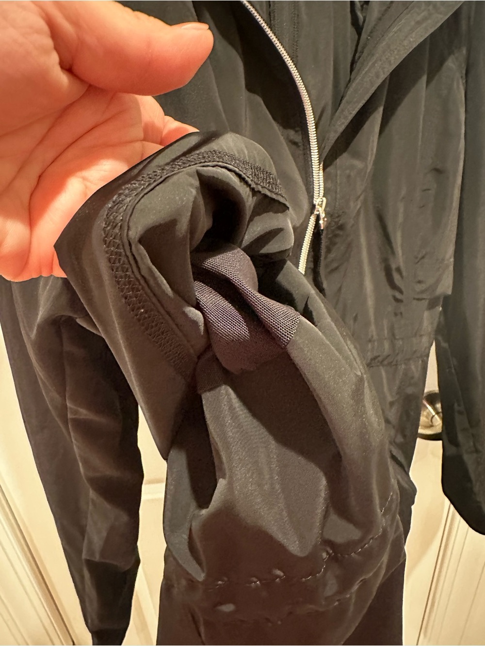 Athleta Black Lightweight Hooded Rain Jacket Size L - Picture 5 of 5